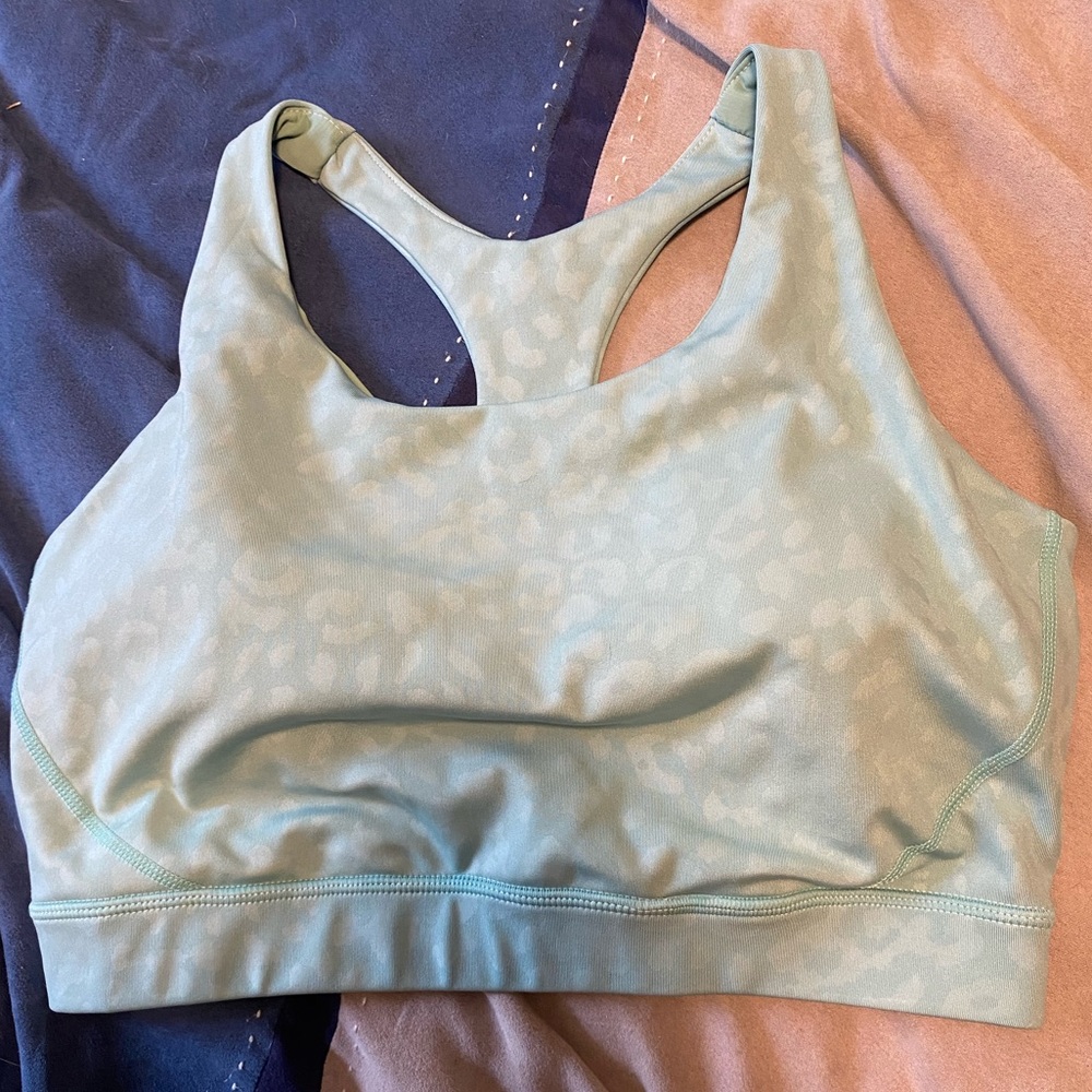 Women’s Sports Bra. 1X. Brand is Unknown. Light Teal‎ Cheetah Pattern.